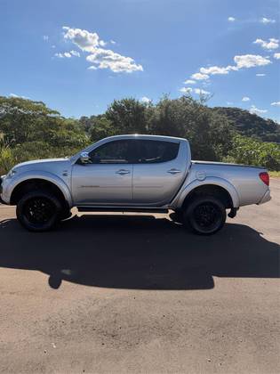 MITSUBISHI L200 TRITON 3.5 HPE 4X4 CD V6 24V FLEX 4P AUTOMÁTICO